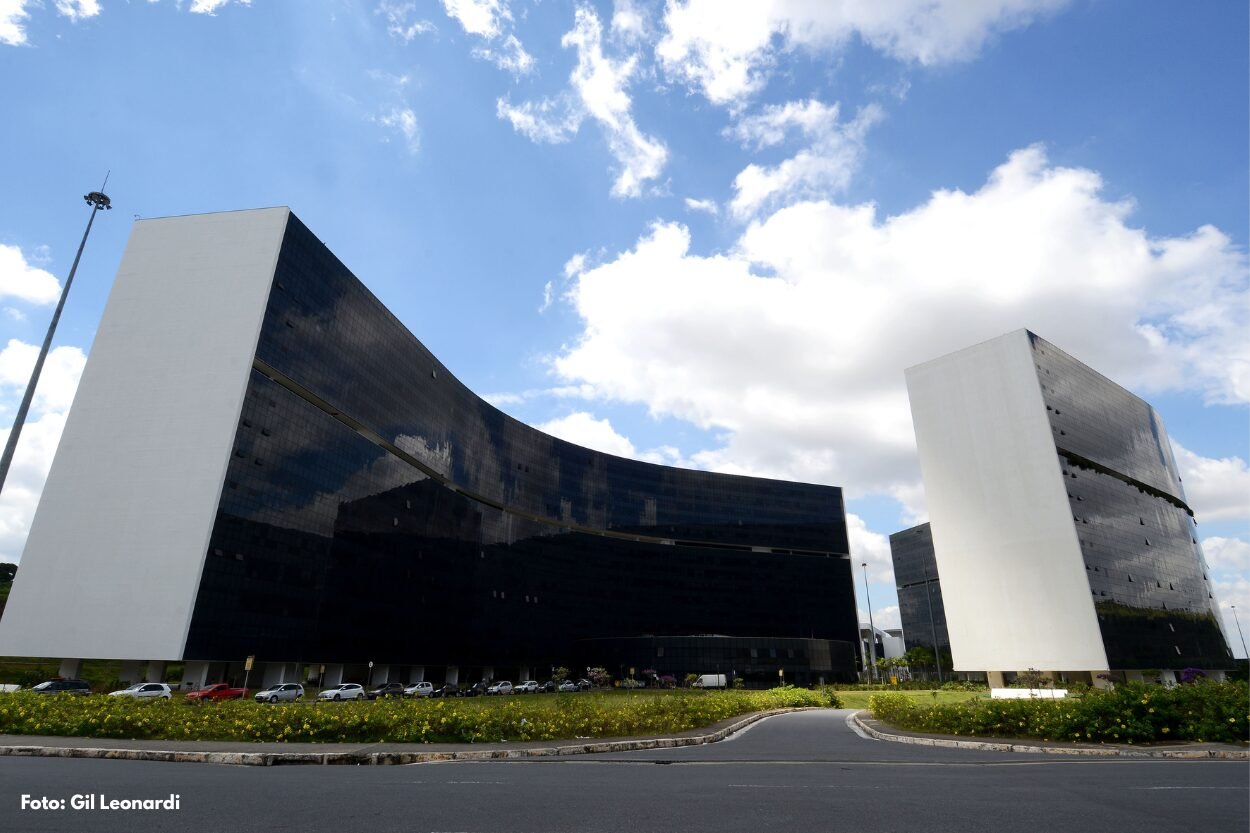 Saúde de Minas abre 380 vagas com salário de R$ 4,2 mil; prazo de inscrição entra na reta final