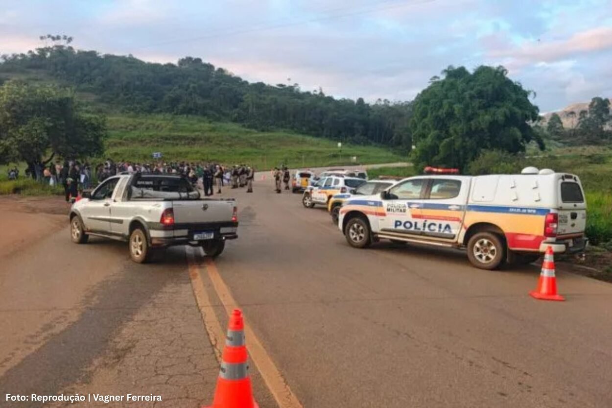 Protesto por asfalto na MG-326 mobiliza moradores
