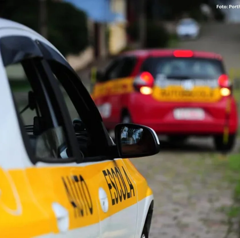Detran-MG atualiza sistemas para novas regras das autoescolas