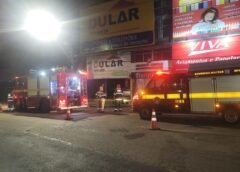 Incêndio em prédio comercial em Lafaiete mobiliza Bombeiros durante a madrugada