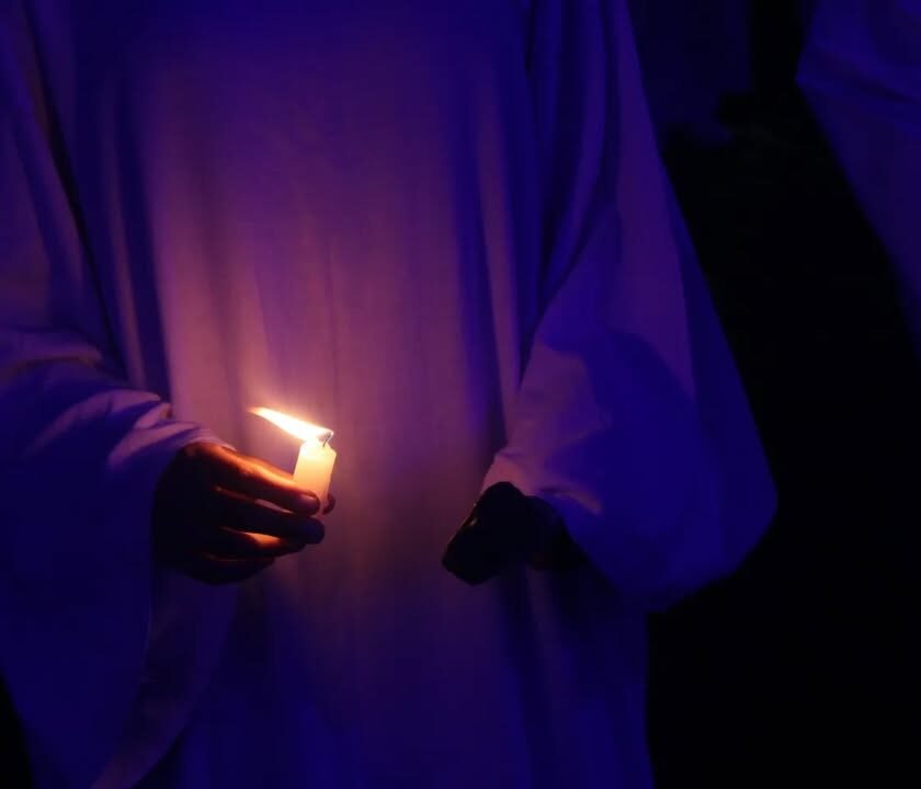 Procissão das Almas transforma madrugada de Mariana em cenário de fé e mistério