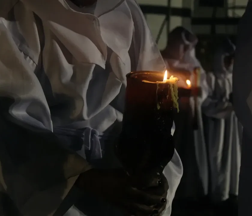 Procissão das Almas transforma madrugada de Mariana em cenário de fé e mistério