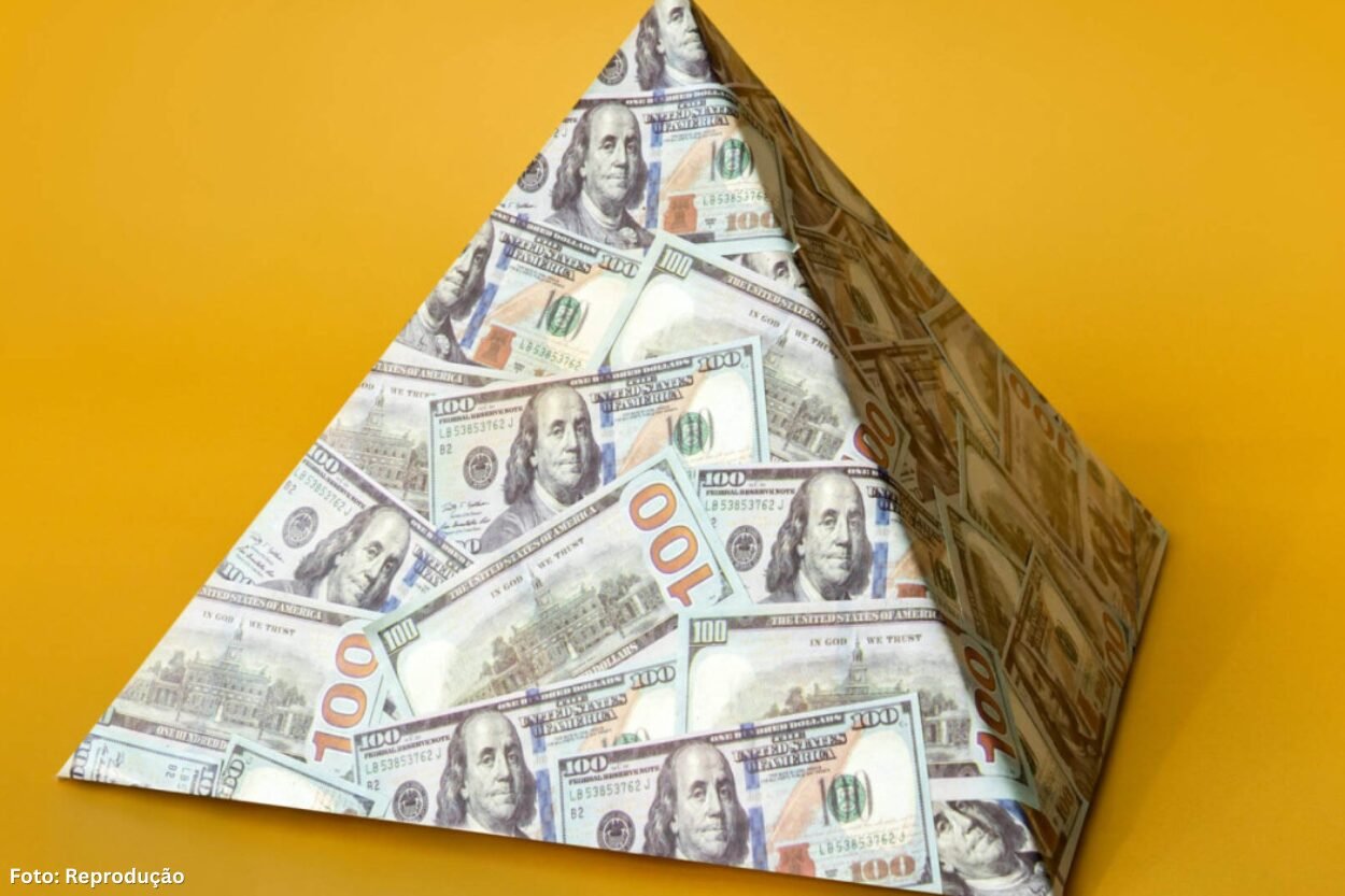Podcast alerta para golpes de pirâmide financeira