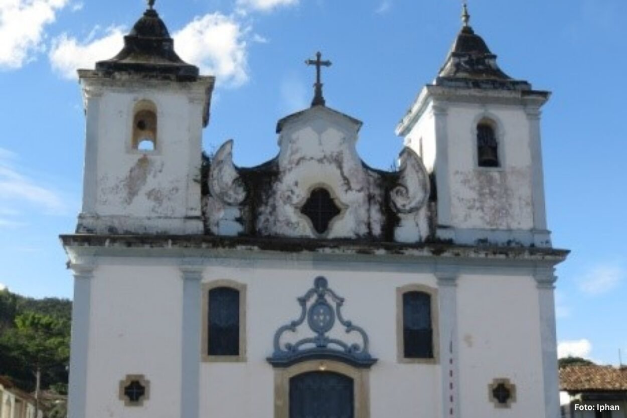 Prefeito anuncia R$ 2,9 milhões para restaurar igreja histórica de Furquim, em Mariana