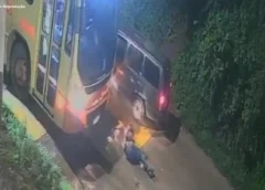 Motociclista sofre fratura exposta após acidente com carro e ônibus em Ouro Preto