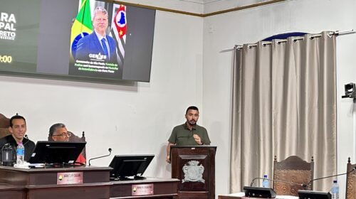Matheus Pacheco critica homenagem a Tarcísio de Freitas na Medalha da Inconfidência