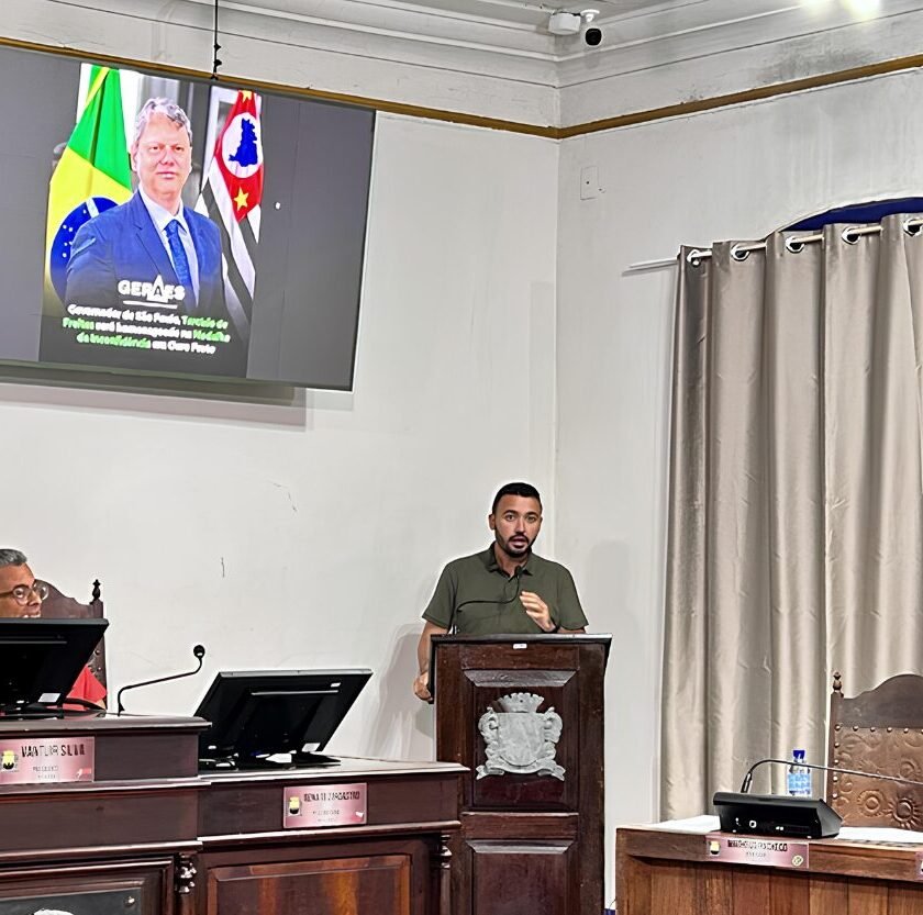 Matheus Pacheco critica homenagem a Tarcísio de Freitas na Medalha da Inconfidência