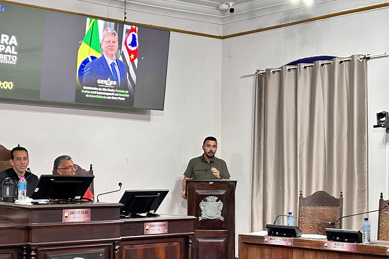 Matheus Pacheco critica homenagem a Tarcísio de Freitas na Medalha da Inconfidência
