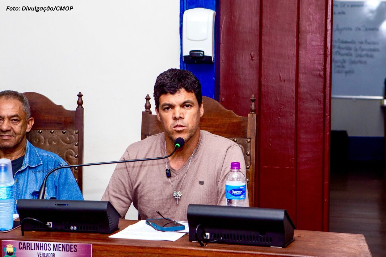 Sem abrigo, usuários enfrentam sol e chuva na Bauxita; Carlinhos Mendes cobra solução para ponto na Bauxita