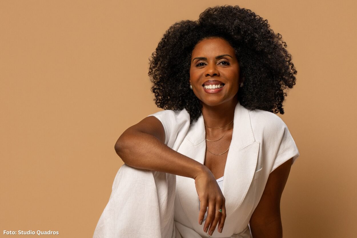 Marciele Delduque recebe prêmio no World Creativity Day BH 2026