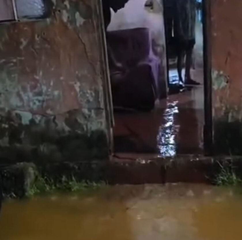 Chuva histórica causa alagamentos em distrito de Mariana