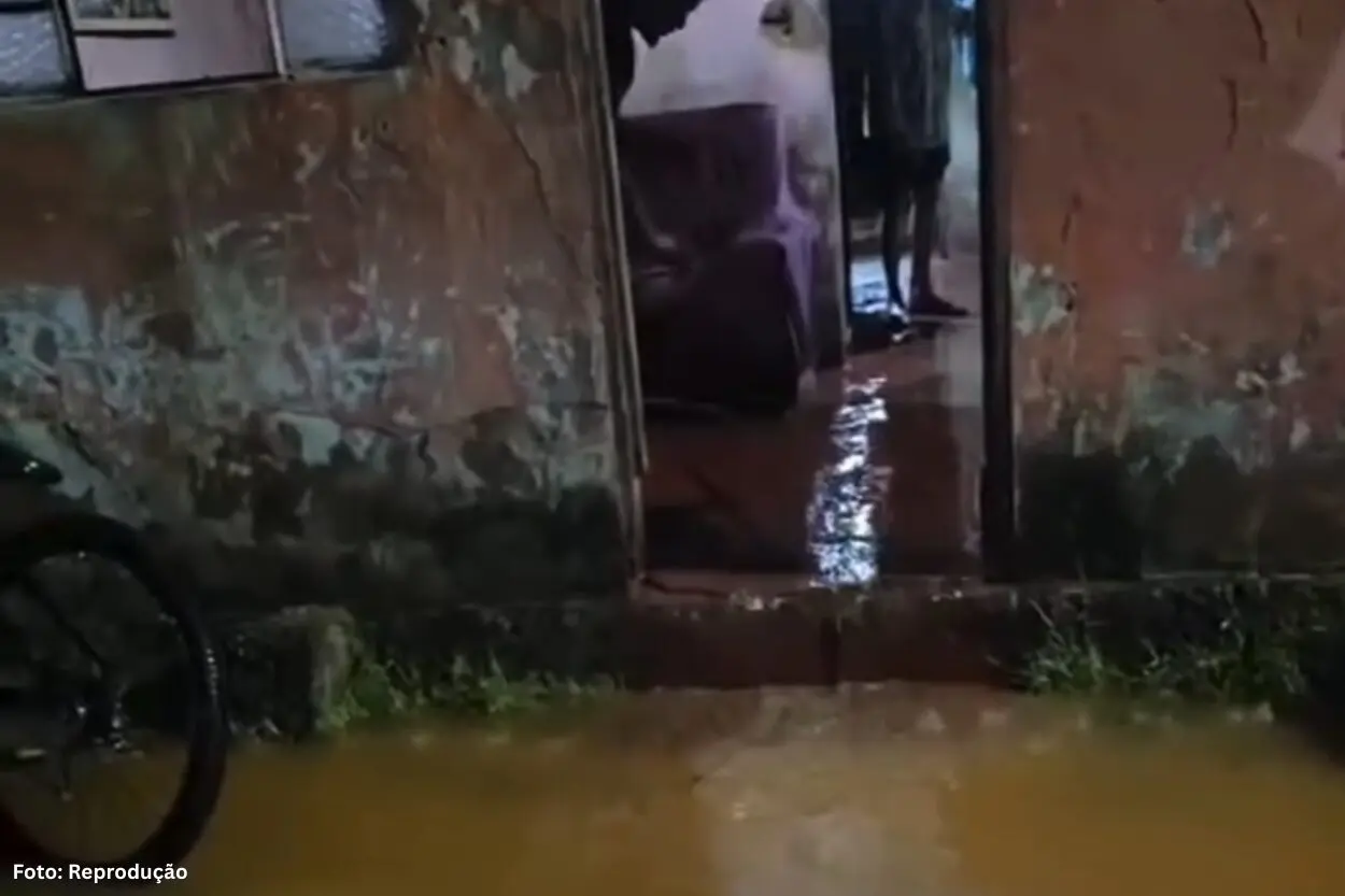 Chuva histórica causa alagamentos em distrito de Mariana