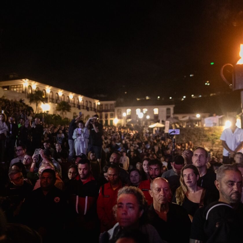 Noite de fé e tradição: Procissão do Fogaréu ilumina o Centro Histórico de Ouro Preto 