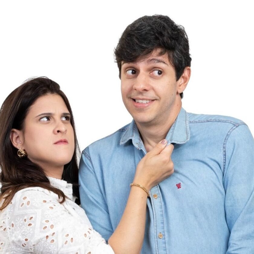 Casal sensação das redes leva para os palcos comédia que mistura vida real, improviso e muita interação com o público