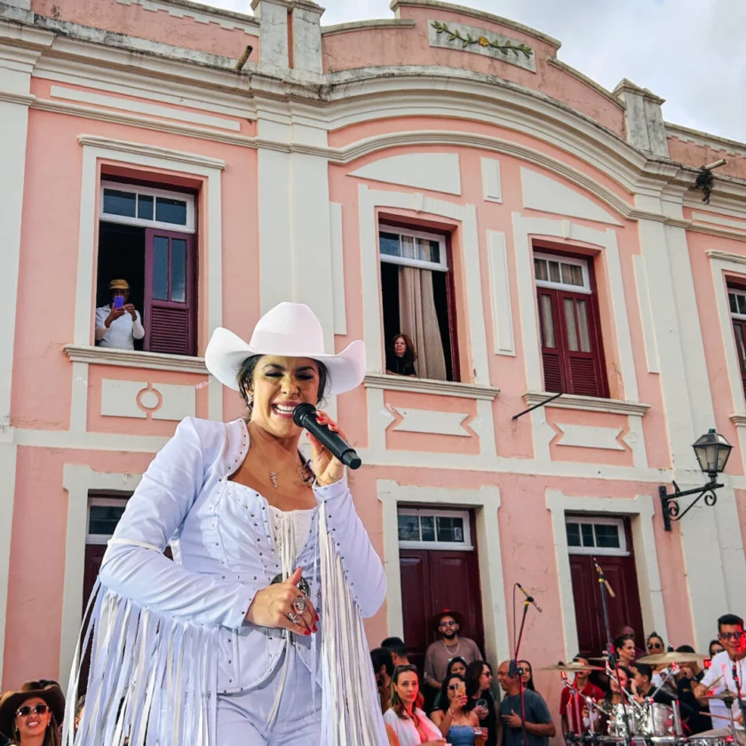 Cantora Rane Martins grava primeiro DVD em Ouro Preto após 15 anos de carreira