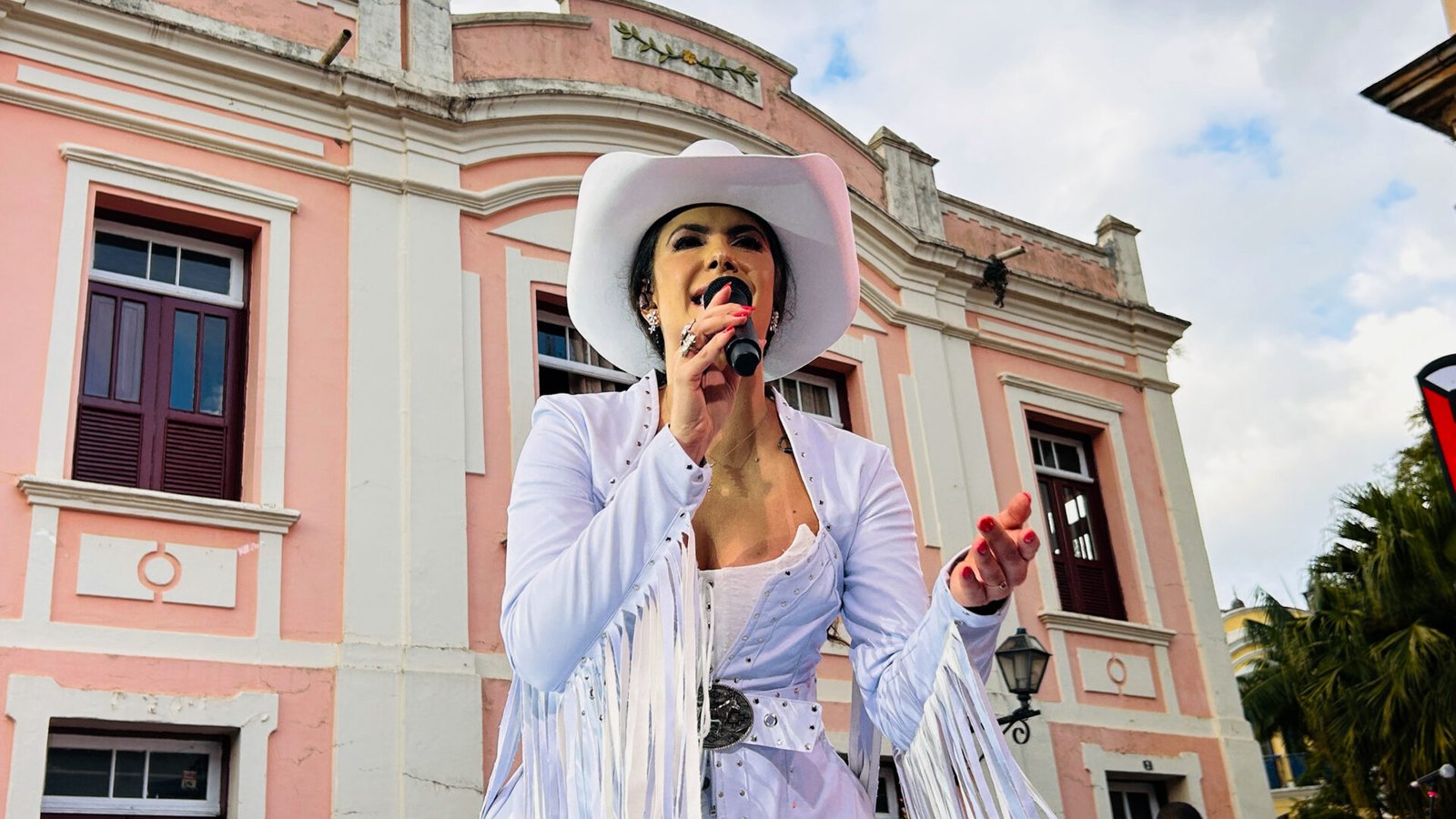 Cantora Rane Martins grava primeiro DVD em Ouro Preto após 15 anos de carreira