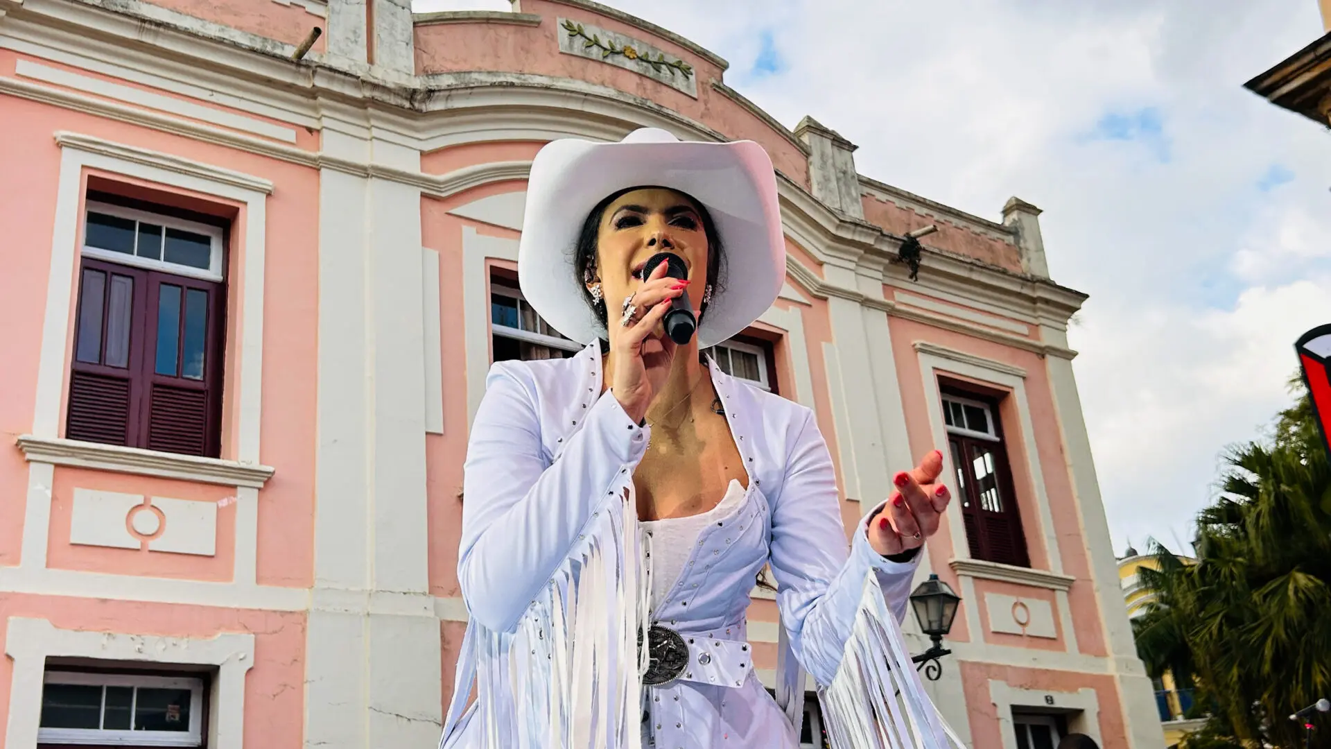 Cantora Rane Martins grava primeiro DVD em Ouro Preto após 15 anos de carreira
