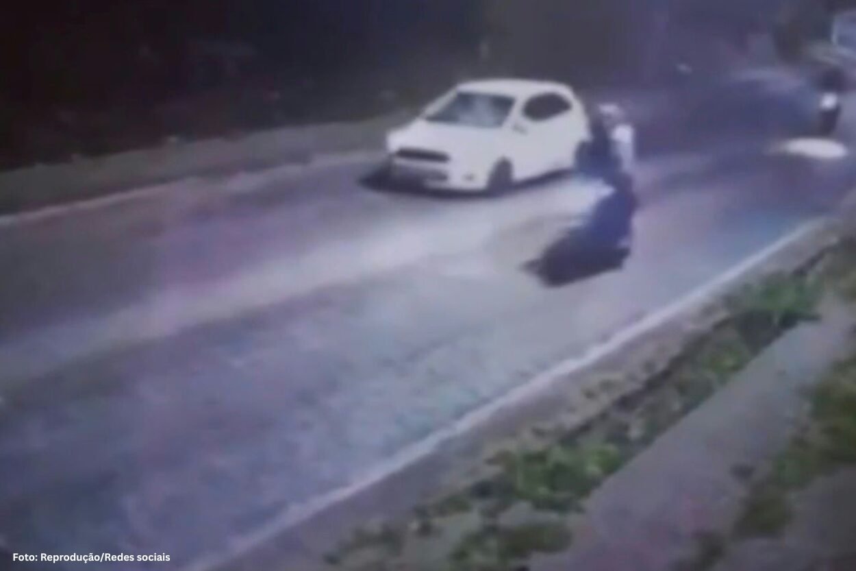 Dois homens são mortos a tiros dentro de carro em rodovia da região
