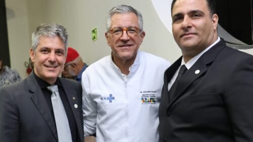 Especialista de Ouro Preto é homenageado em Brasília após regulamentação da acupuntura no Brasil