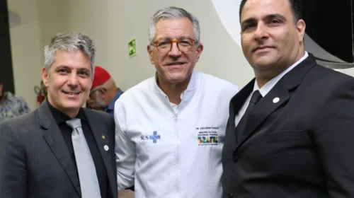 Especialista de Ouro Preto é homenageado em Brasília após regulamentação da acupuntura no Brasil