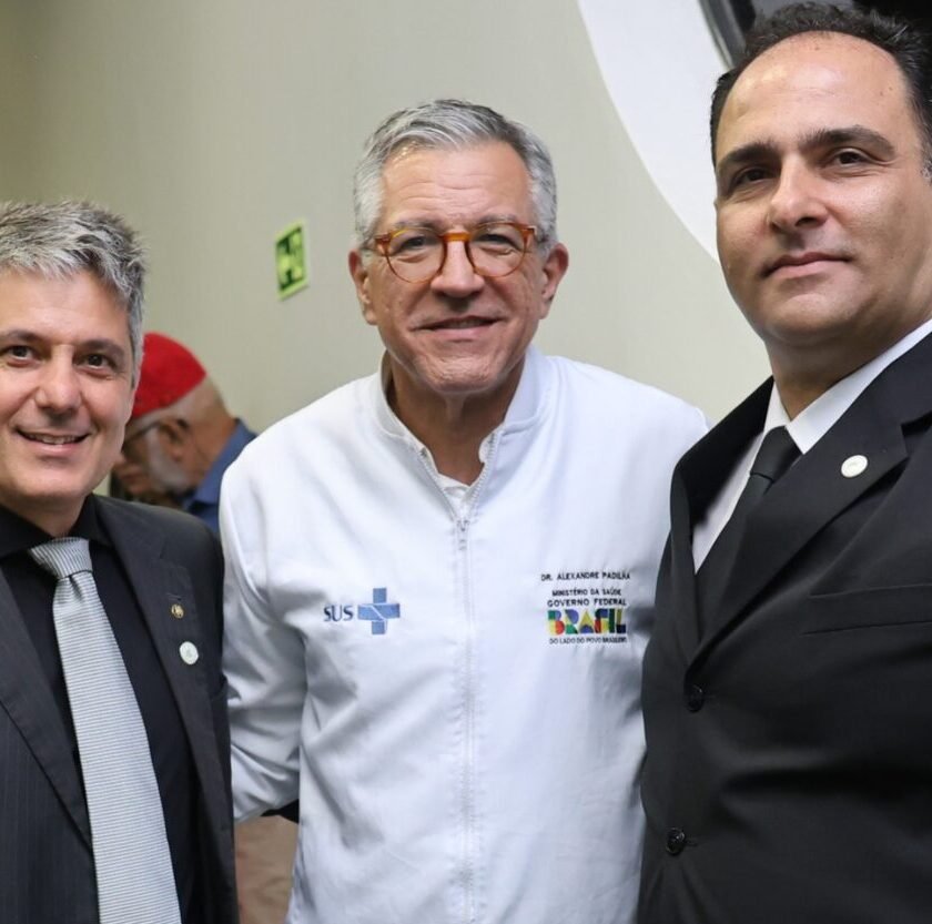 Especialista de Ouro Preto é homenageado em Brasília após regulamentação da acupuntura no Brasil