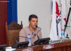 Carlinhos Mendes cobra obras de água e esgoto no bairro Saramenha, em Ouro Preto
