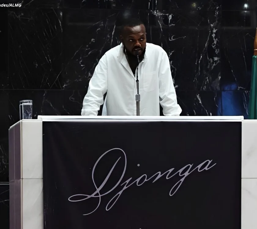 Djonga relembra passagem pela UFOP durante homenagem na ALMG