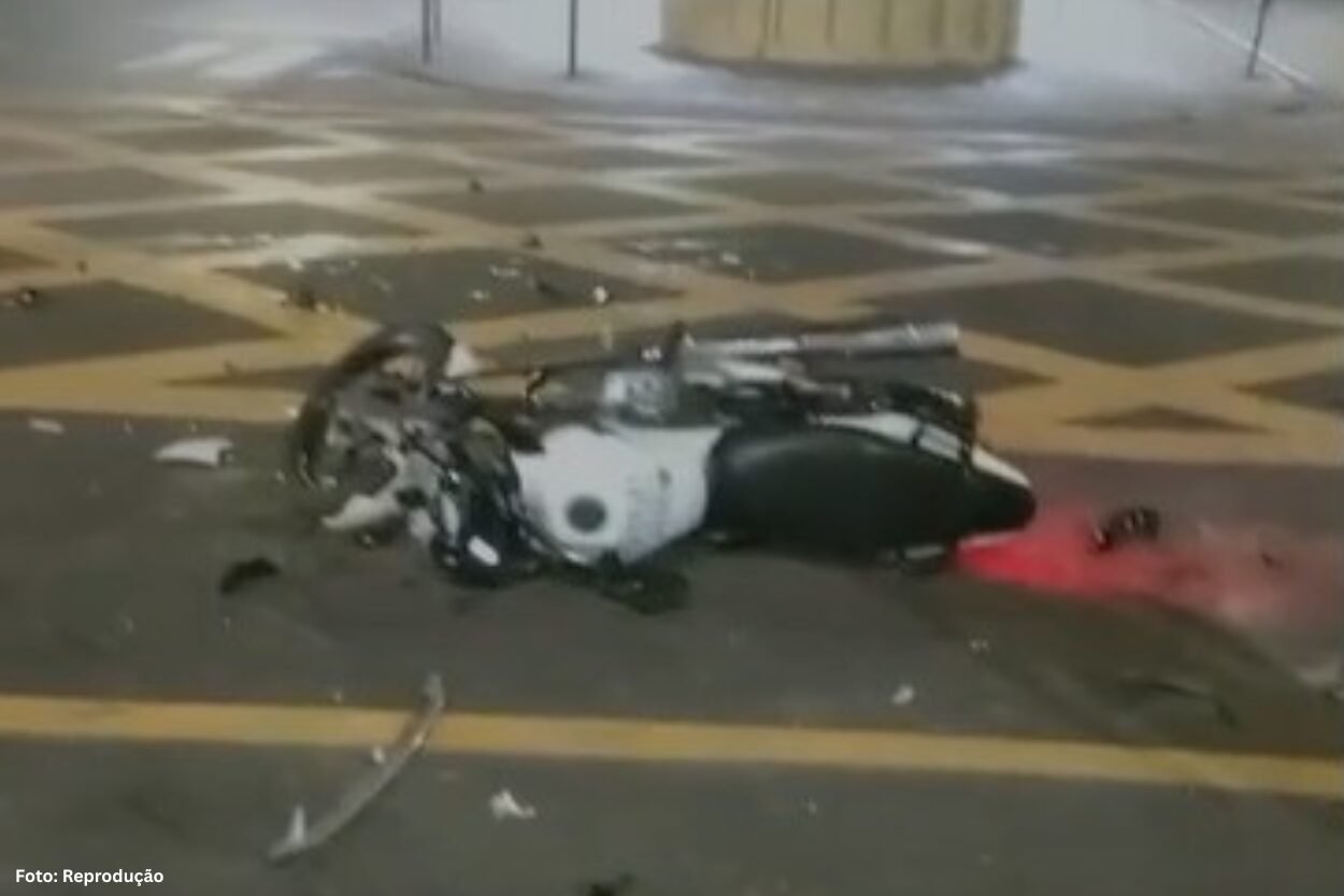 Motociclista fica ferido após colisão durante manobra de “grau” em Lafaiete