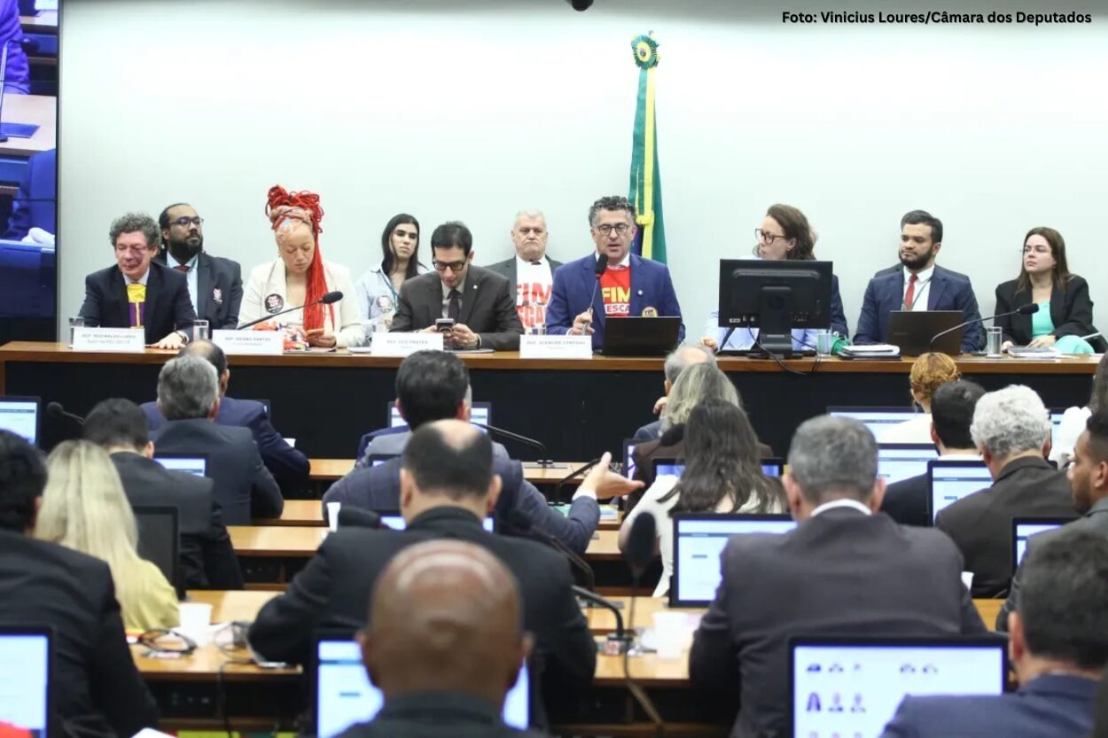 PEC do fim da escala 6x1 avança na Câmara: como votaram os deputados?