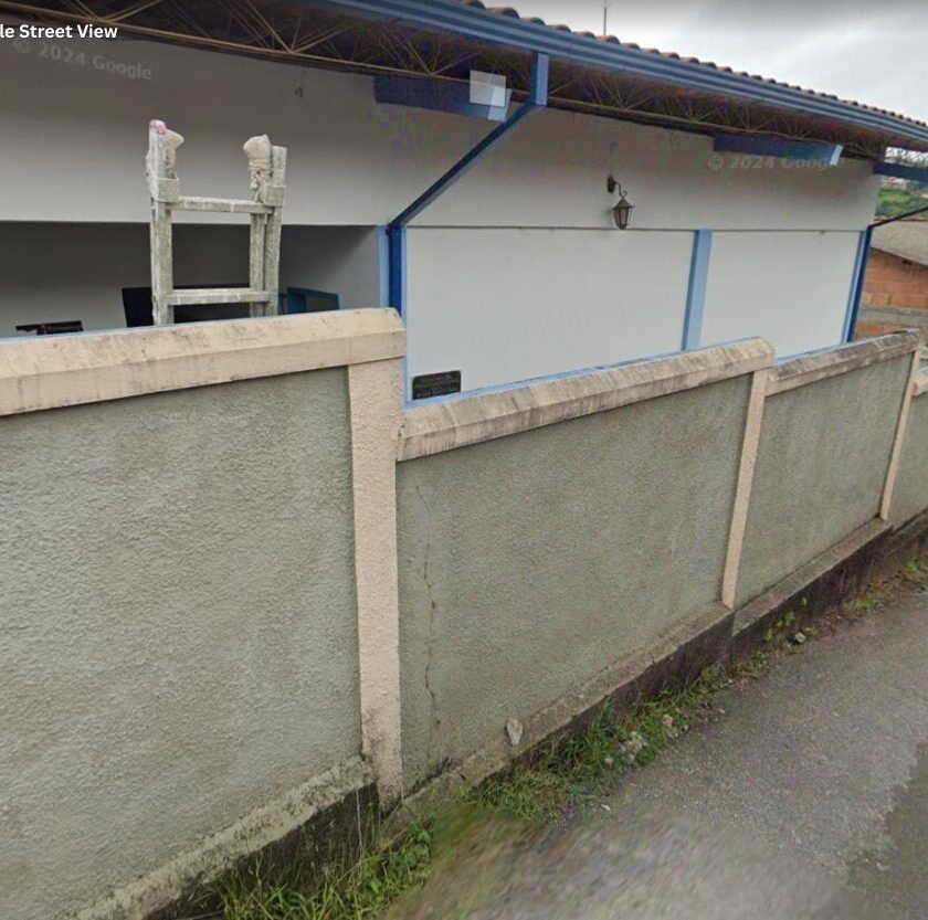 Rua em Ouro Preto muda de direção para tentar acabar com transtornos perto de escola