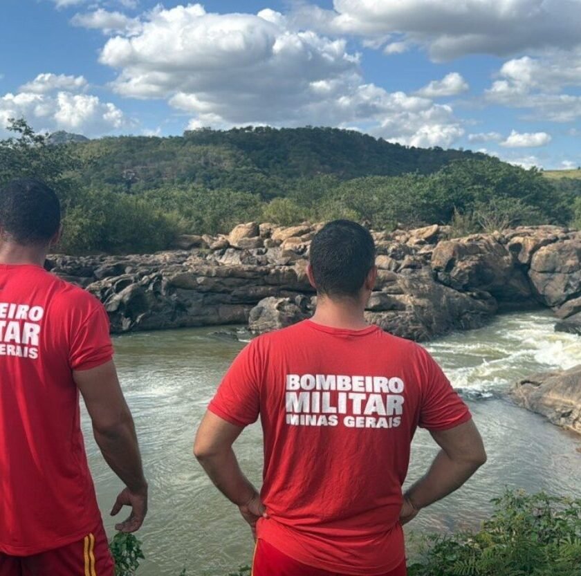 Bombeiros procuram jovem desaparecido no Rio Doce
