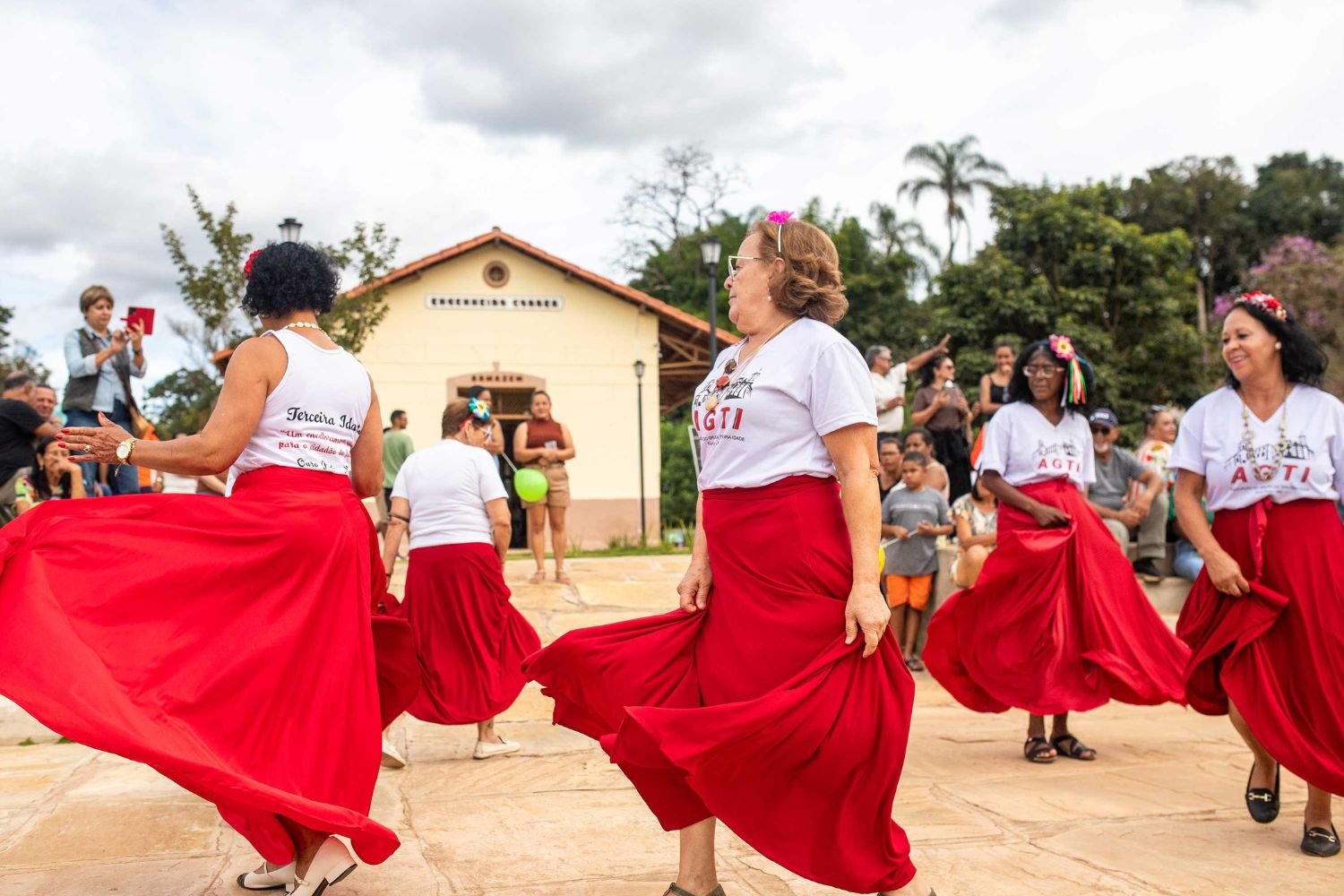 Com patrocínio da Herculano, Engenheiro Corrêa recebe grande baile do mês das mães