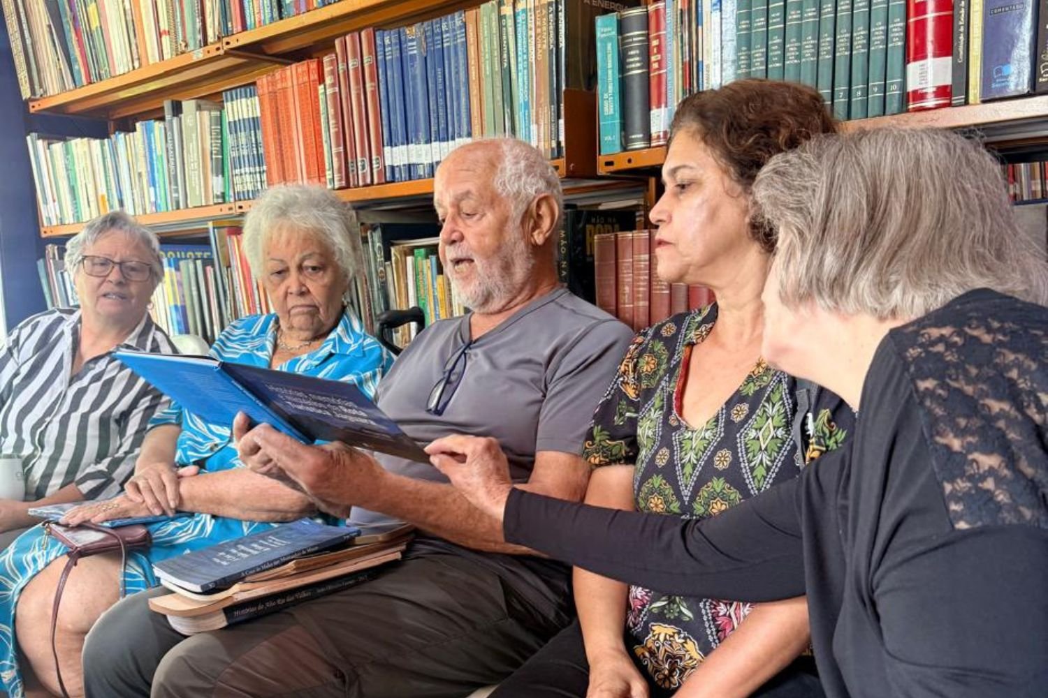 Livro sobre a Rota Turística Jaguara é lançado na Biblioteca Pública de Rio Acima no Dia Mundial do Livro