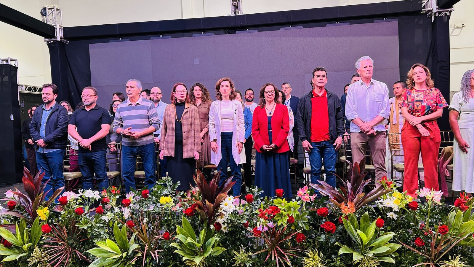 Em Mariana, ministra lança pacote de R$ 1,3 bilhão para fortalecer agricultura familiar no Rio Doce