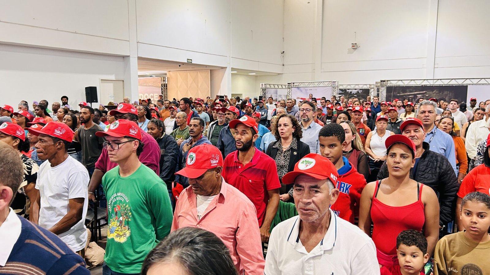 Em Mariana, ministra lança pacote de R$ 1,3 bilhão para fortalecer agricultura familiar no Rio Doce