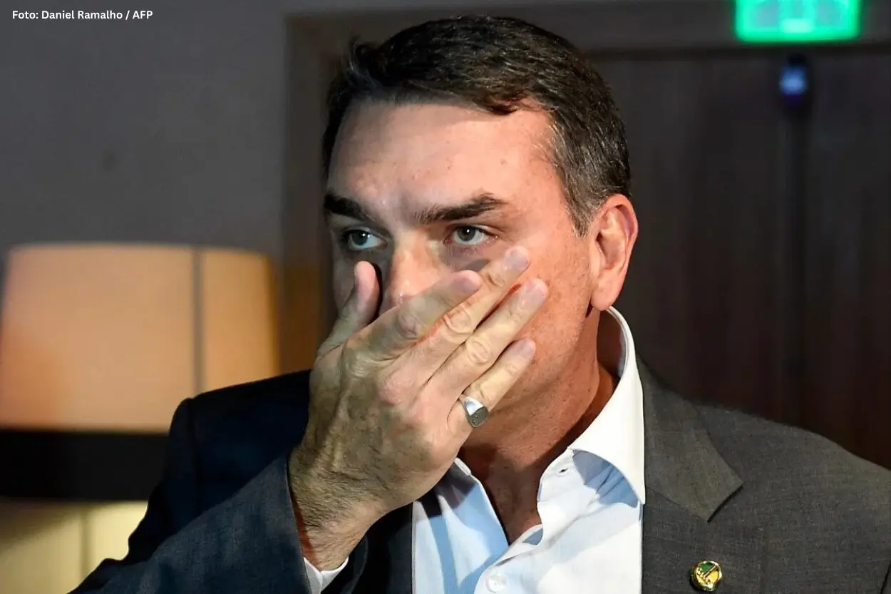 TSE determina retorno de Flávio Bolsonaro ao PL após filiação indevida ao Missão