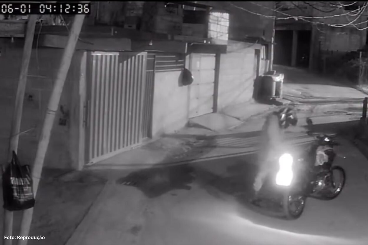 Moto é furtada no bairro Santa Clara, em Mariana