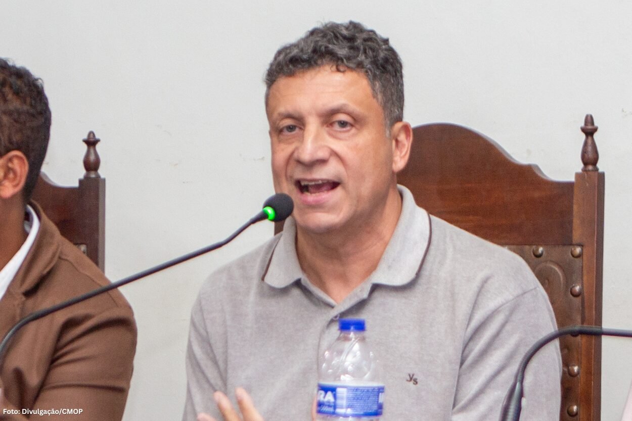 Renato Zoroastro cobra informações sobre revitalização do Casarão Vira Saia e pede limpeza da área