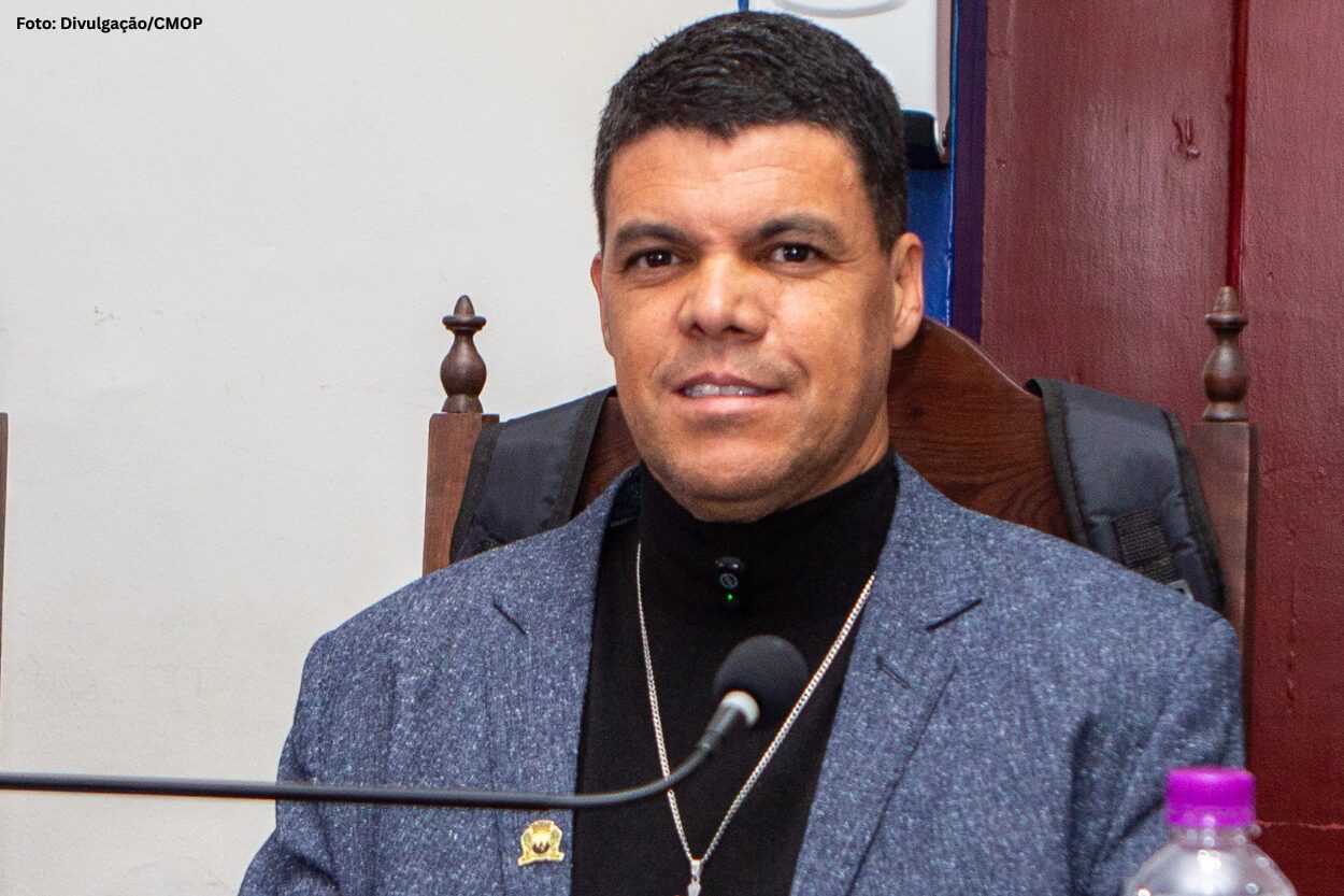 Carlinhos Mendes cobra construção de rampa de acessibilidade na quadra da Escola Municipal Aleijadinho