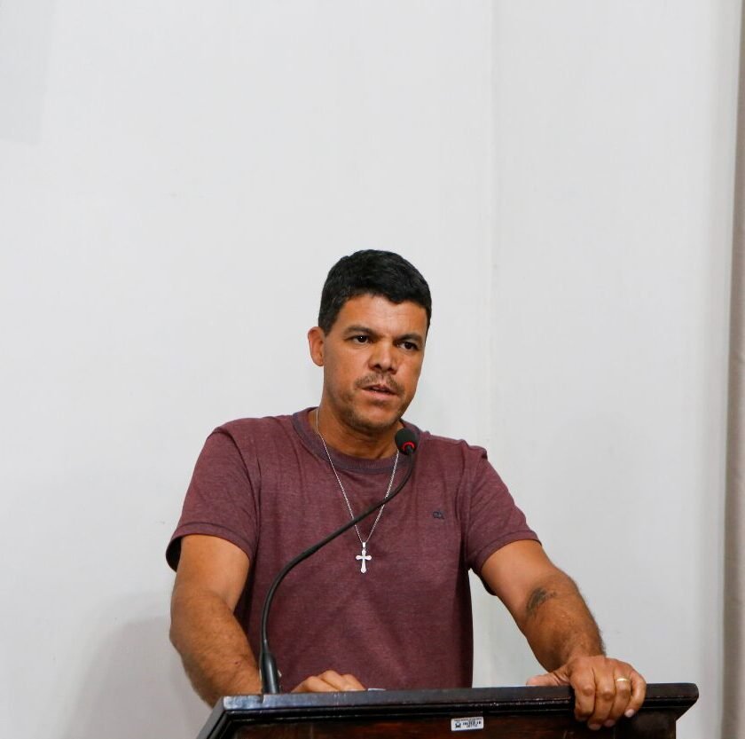 Carlinhos Mendes propõe criação de espaço multiuso e estacionamento para desafogar trânsito em Lavras Novas 
