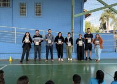 Febre dos álbuns de futebol inspira projeto inédito: crianças de Moeda trocam craques por patrimônio histórico