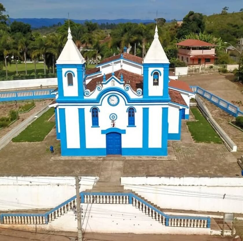 Arraiá do Maracatrupe reúne música, teatro e comidas típicas em distrito de Ouro Preto