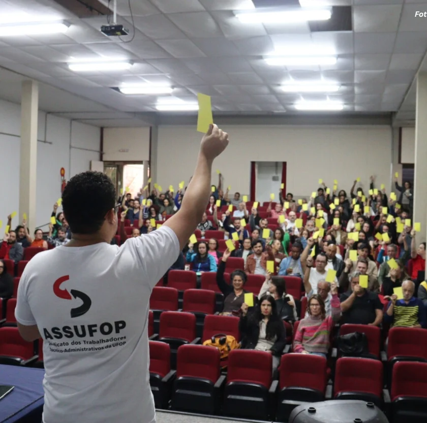 Servidores técnico-administrativos da UFOP aprovam fim da greve; retorno será no dia 15 de julho