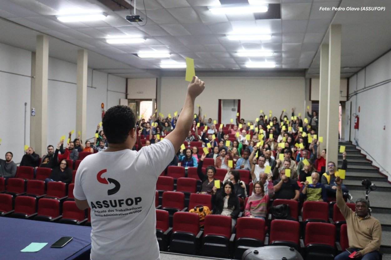 Servidores técnico-administrativos da UFOP aprovam fim da greve; retorno será no dia 15 de julho