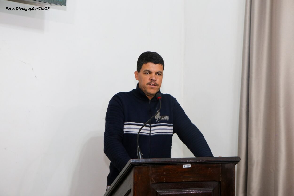 Carlinhos Mendes pede instalação de parquinho infantil no bairro Nossa Senhora do Carmo, em Ouro Preto