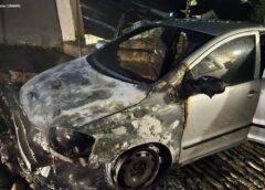 Incêndio destrói carro durante a noite em Ouro Preto 