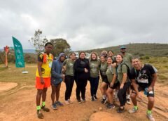 Pela primeira vez, atletas surdos participam de corrida com intérprete de Libras