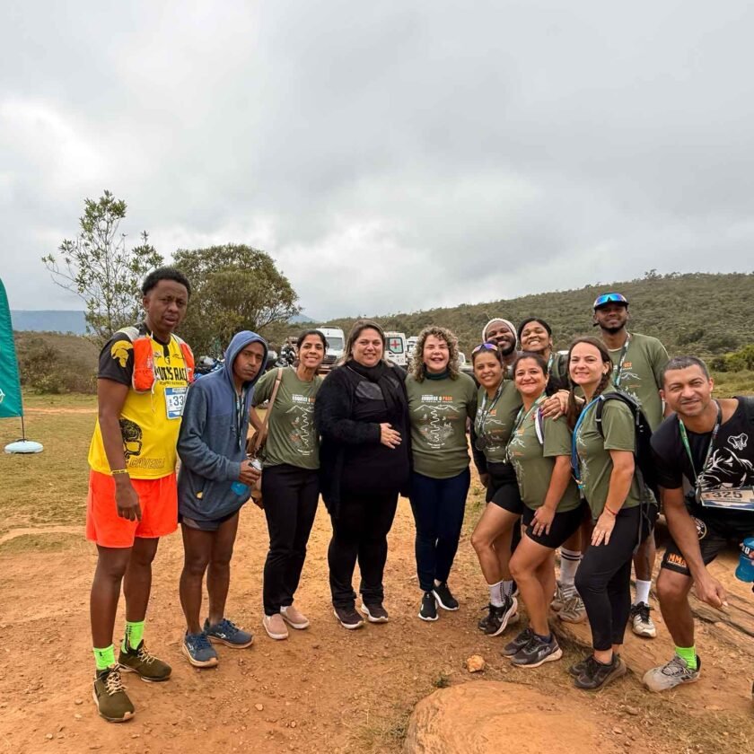 Pela primeira vez, atletas surdos participam de corrida com intérprete de Libras