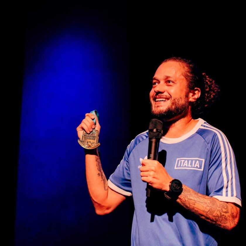 Caique Dumont leva "Comédia Fitness" ao Parque das Andorinhas em fim de semana de humor, música e atividades para toda a família