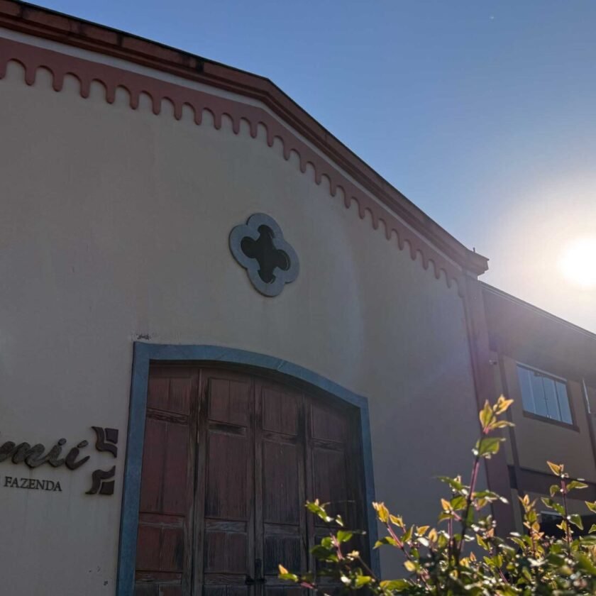 Cervejaria Uaimií comemora aniversário com visita guiada, shows, gastronomia e diversos tipos de chopp